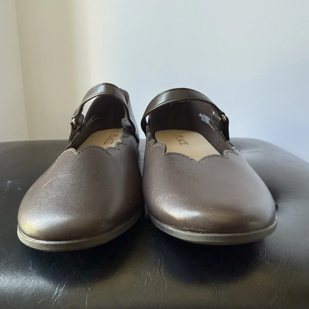 Childrens Place Brown Mary‎ Jane Scalloped Shoes Size 4 Light Weight. Used